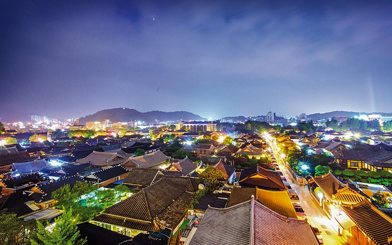 Intangible Cultural Heritage and Urban Regeneration&mdash;the Case of Jeonju City, Korea 썸네일