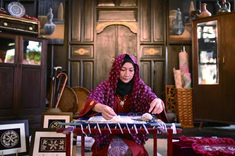 Weaving Tradition into the Fabric of Malaysian Culture: Kelingkan 썸네일