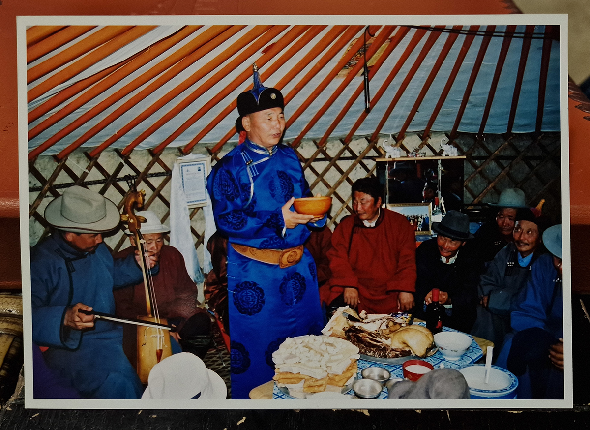 The end part of a ceremony, with long singer O. Bazarbat © Sonom-Isiin Yundenbat