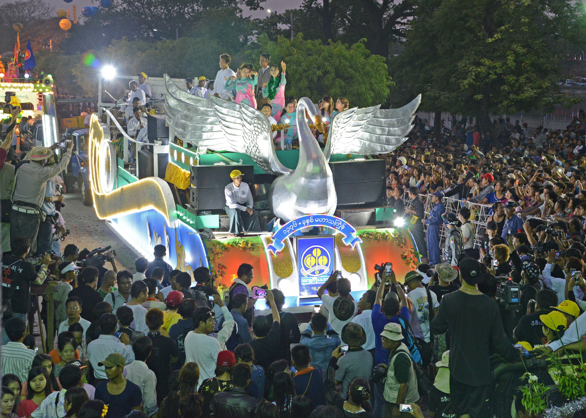 Silver Goose Float touring in Mandalay for celebrating the Myanmar New Year Atā Thingyan Festival © Department of Archaeology and National Museum