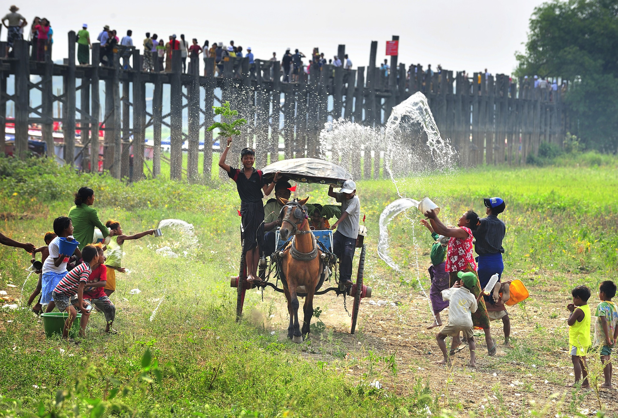 Locals celebrating Myanmar New Year Atā Thingyan Festival at U Bein bridge, Mandalay © Department of Archaeology and National Museum
