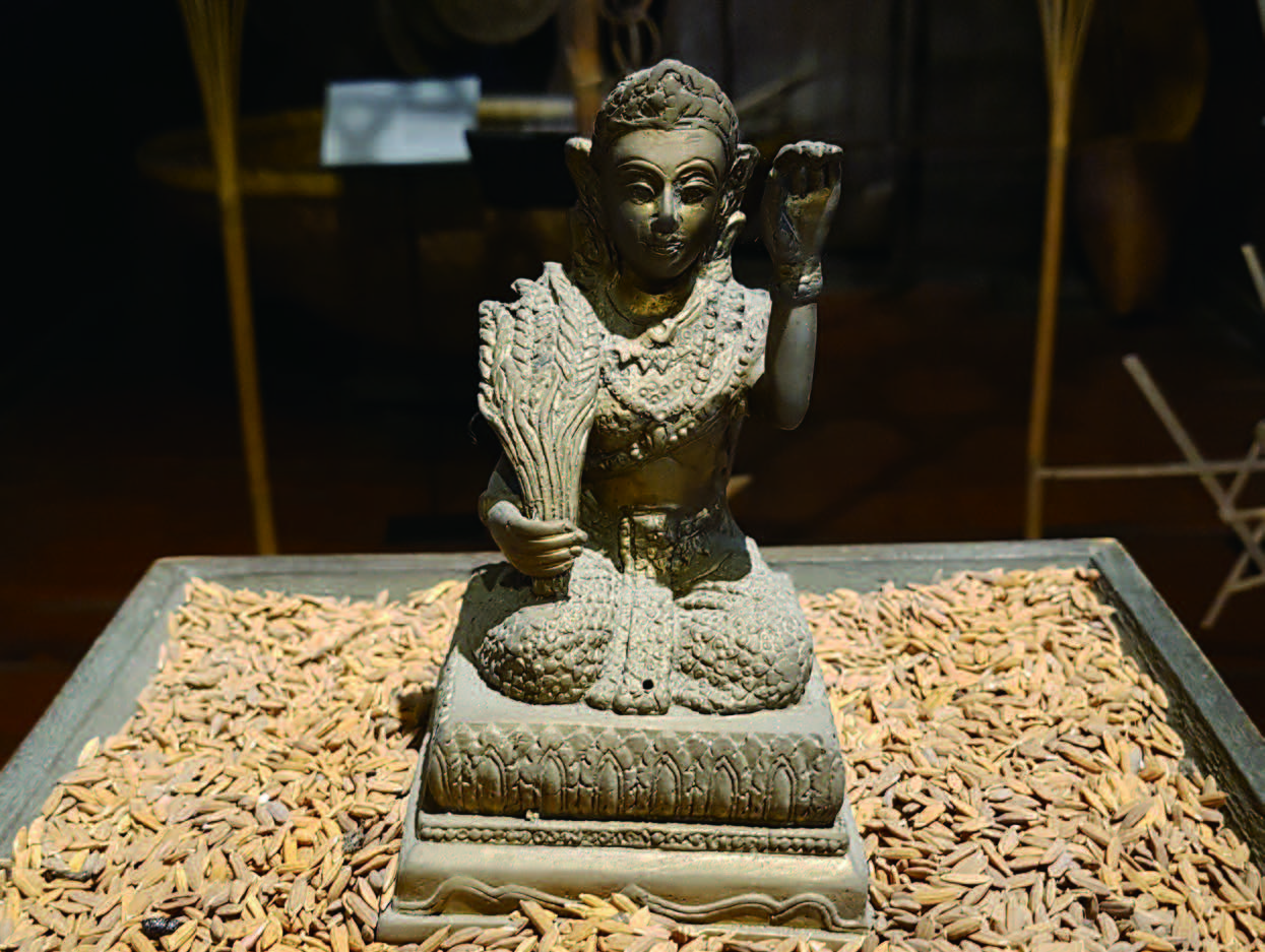 Cili, a Balinese Dewi Sri effigy from lontar palm leaf © Creative Commons Wikimedia